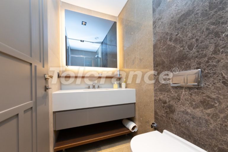 Вилла или дом от застройщика в Бююкчекмедже, Стамбул с бассейном: купить недвижимость в Турции - 100125