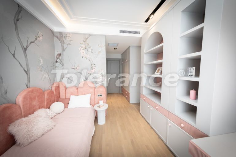 Вилла или дом от застройщика в Бююкчекмедже, Стамбул с бассейном: купить недвижимость в Турции - 100126