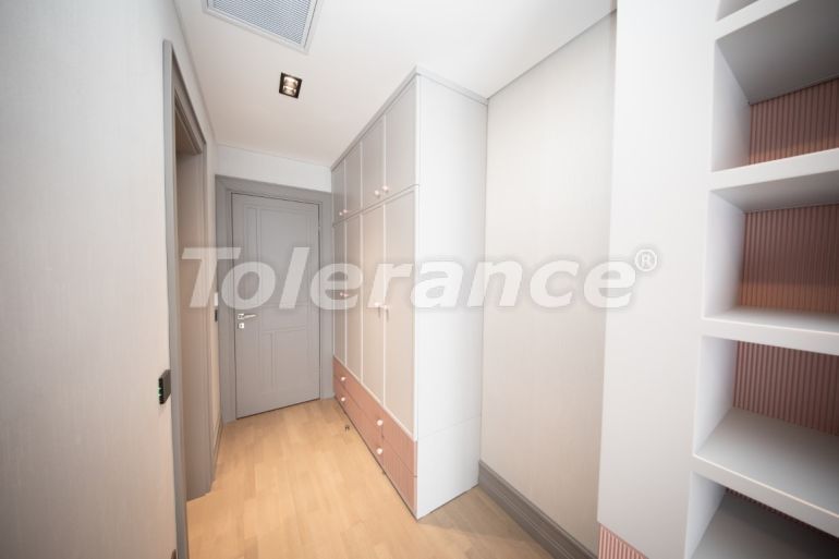 Вилла или дом от застройщика в Бююкчекмедже, Стамбул с бассейном: купить недвижимость в Турции - 100127