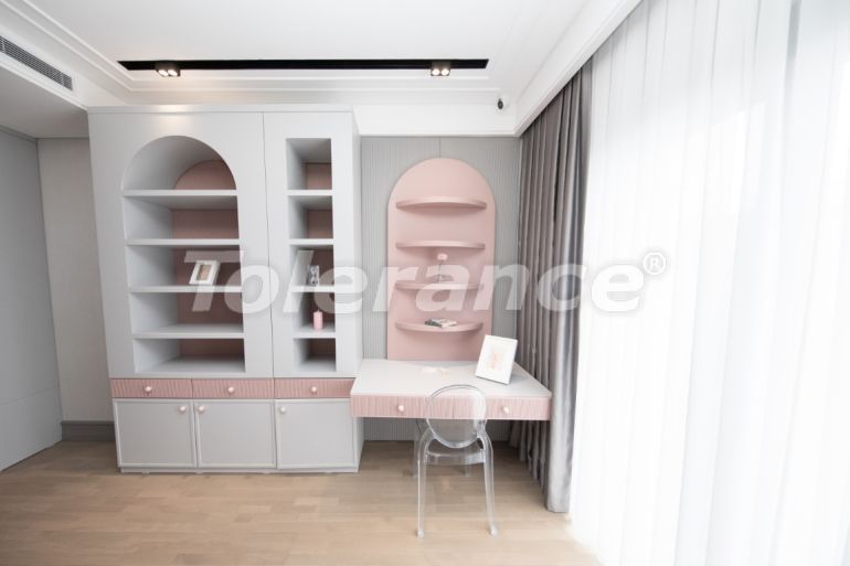 Вилла или дом от застройщика в Бююкчекмедже, Стамбул с бассейном: купить недвижимость в Турции - 100129