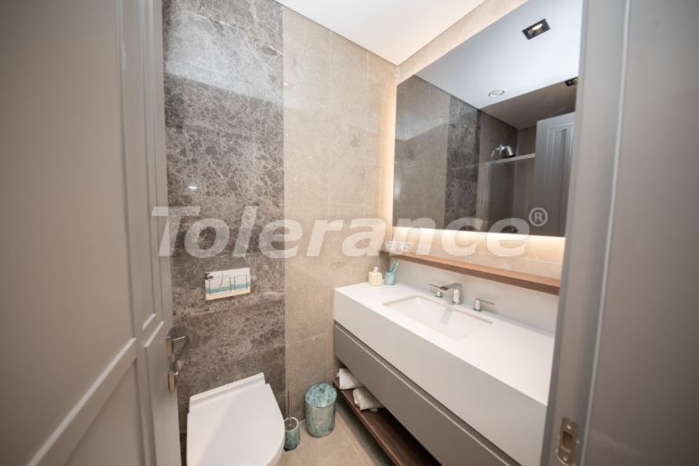 Вилла или дом от застройщика в Бююкчекмедже, Стамбул с бассейном: купить недвижимость в Турции - 100130