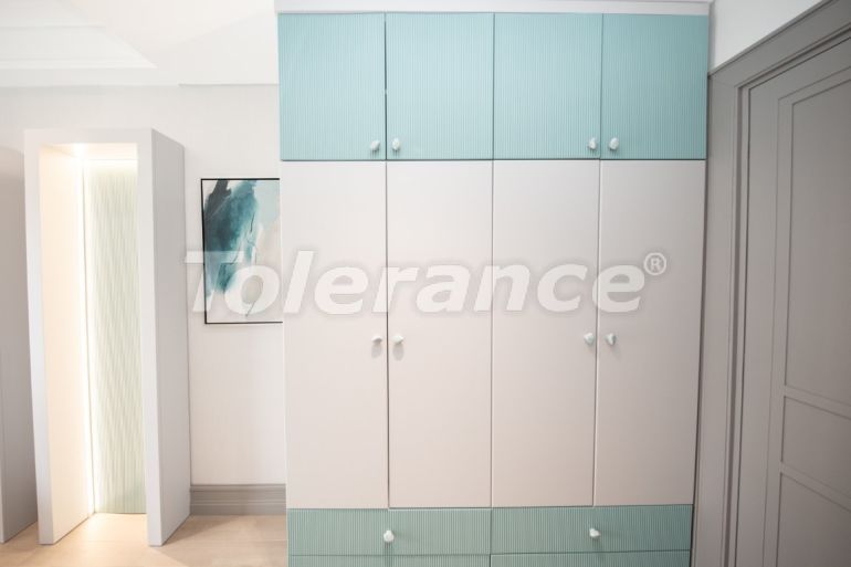 Вилла или дом от застройщика в Бююкчекмедже, Стамбул с бассейном: купить недвижимость в Турции - 100133