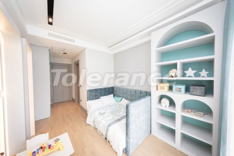 Вилла или дом от застройщика в Бююкчекмедже, Стамбул с бассейном: купить недвижимость в Турции - 100135