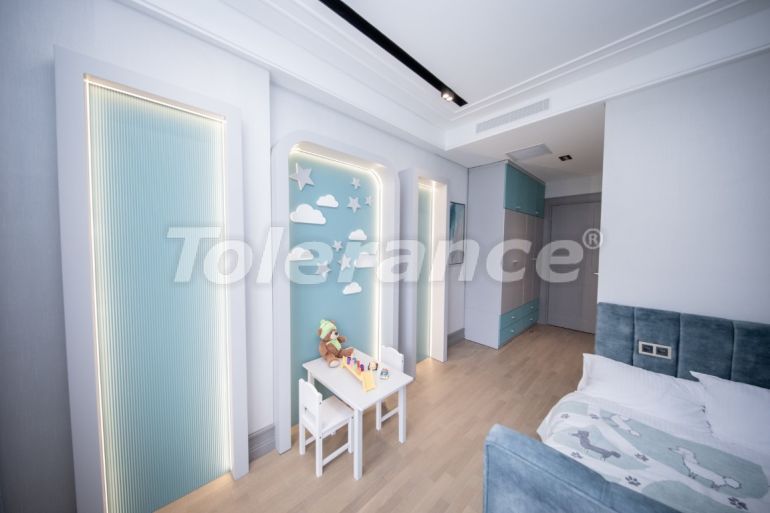 Вилла или дом от застройщика в Бююкчекмедже, Стамбул с бассейном: купить недвижимость в Турции - 100136