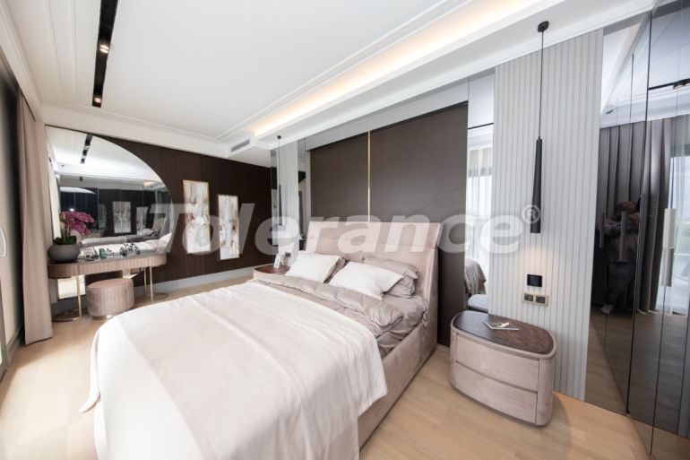 Вилла или дом от застройщика в Бююкчекмедже, Стамбул с бассейном: купить недвижимость в Турции - 100138