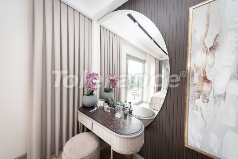 Вилла или дом от застройщика в Бююкчекмедже, Стамбул с бассейном: купить недвижимость в Турции - 100139