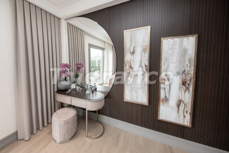 Вилла или дом от застройщика в Бююкчекмедже, Стамбул с бассейном: купить недвижимость в Турции - 100145