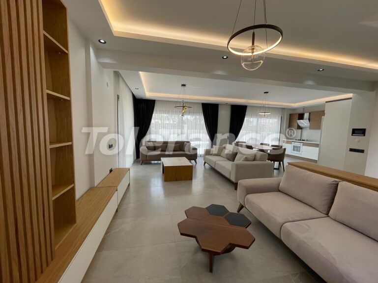 Вилла или дом в Чалыш, Фетхие с бассейном: купить недвижимость в Турции - 57543