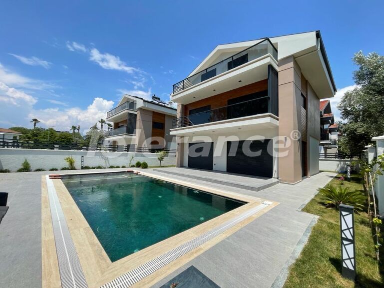 Вилла или дом в Чалыш, Фетхие с бассейном: купить недвижимость в Турции - 57555