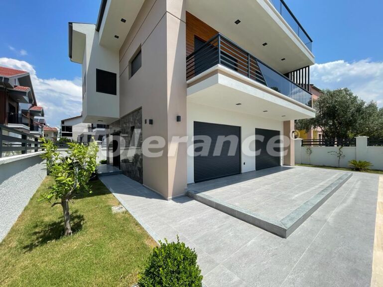 Вилла или дом в Чалыш, Фетхие с бассейном: купить недвижимость в Турции - 57559