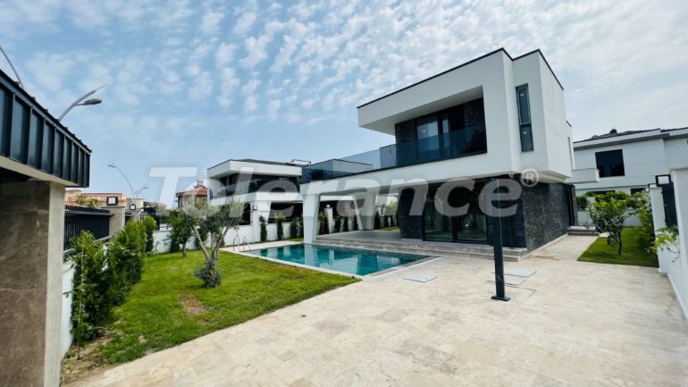 Вилла или дом от застройщика в Чамьюва, Кемер с бассейном: купить недвижимость в Турции - 104008