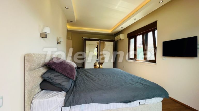 Вилла или дом в Чамьюва, Кемер с бассейном: купить недвижимость в Турции - 104097