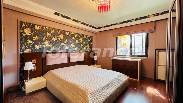 Вилла или дом в Чамьюва, Кемер с бассейном: купить недвижимость в Турции - 111098