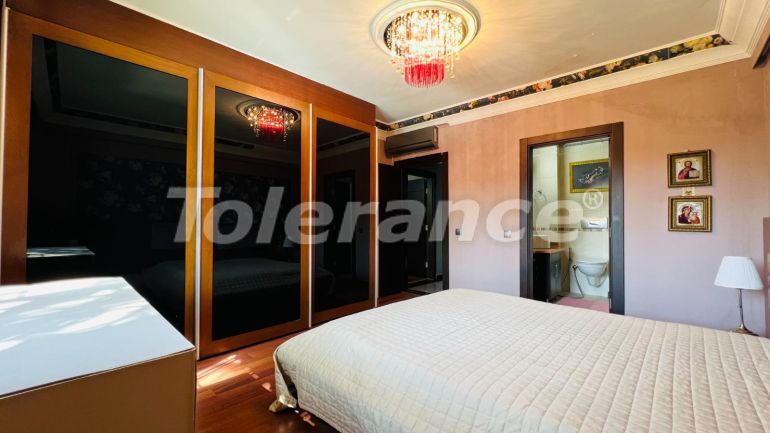 Вилла или дом в Чамьюва, Кемер с бассейном: купить недвижимость в Турции - 111099