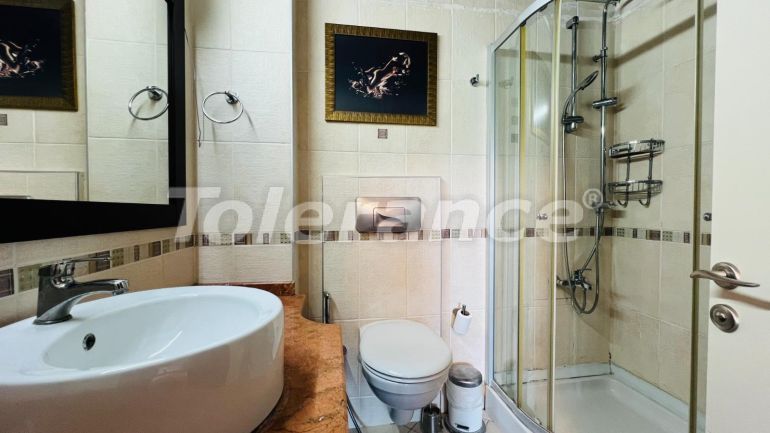 Вилла или дом в Чамьюва, Кемер с бассейном: купить недвижимость в Турции - 111100