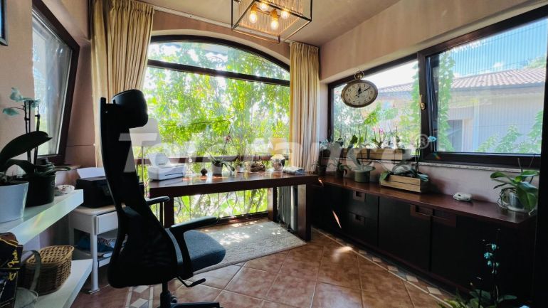 Вилла или дом в Чамьюва, Кемер с бассейном: купить недвижимость в Турции - 111102