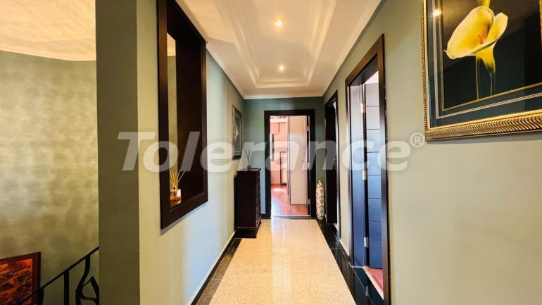 Вилла или дом в Чамьюва, Кемер с бассейном: купить недвижимость в Турции - 111103