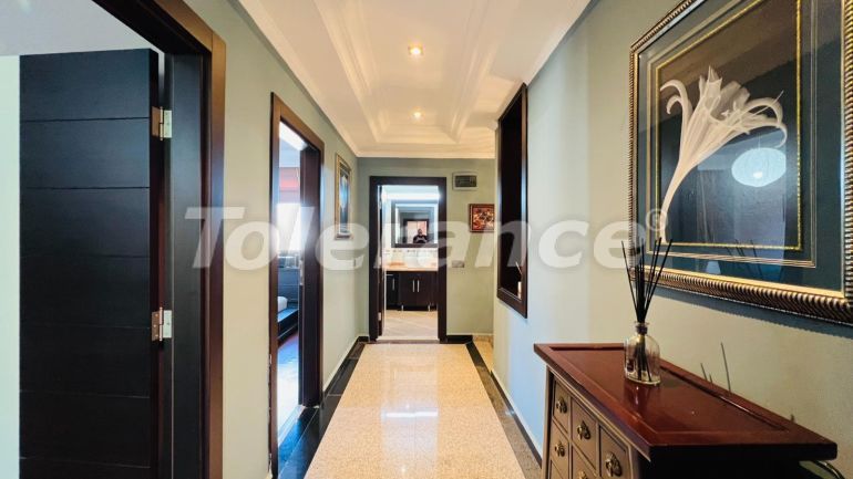 Вилла или дом в Чамьюва, Кемер с бассейном: купить недвижимость в Турции - 111104