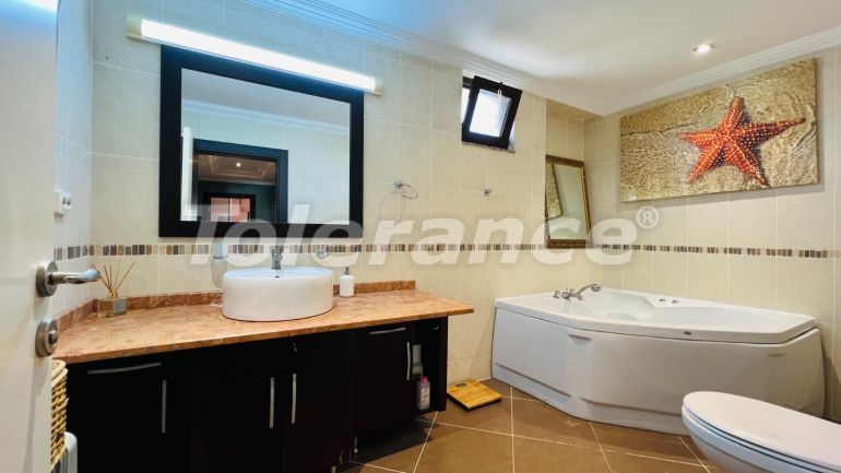 Вилла или дом в Чамьюва, Кемер с бассейном: купить недвижимость в Турции - 111107