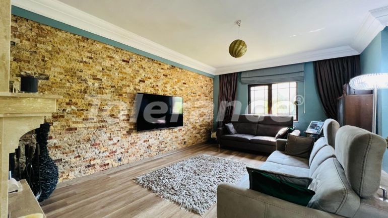 Вилла или дом в Чамьюва, Кемер с бассейном: купить недвижимость в Турции - 111108