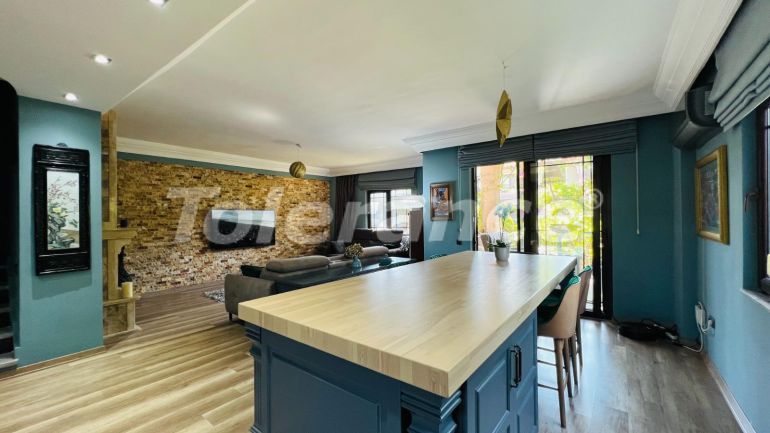 Вилла или дом в Чамьюва, Кемер с бассейном: купить недвижимость в Турции - 111109