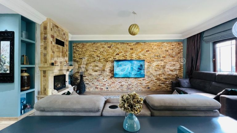 Вилла или дом в Чамьюва, Кемер с бассейном: купить недвижимость в Турции - 111113