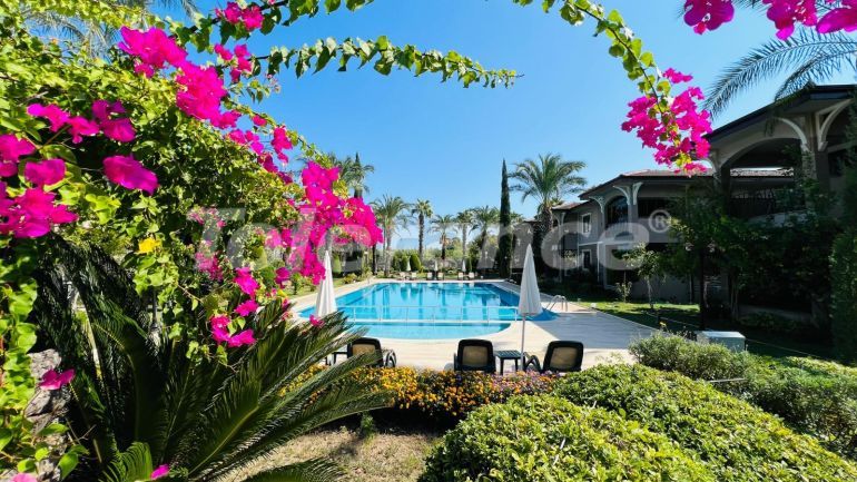 Вилла или дом в Чамьюва, Кемер с бассейном: купить недвижимость в Турции - 111116