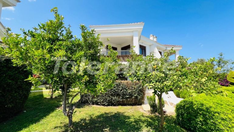 Вилла или дом в Чамьюва, Кемер с бассейном: купить недвижимость в Турции - 111203