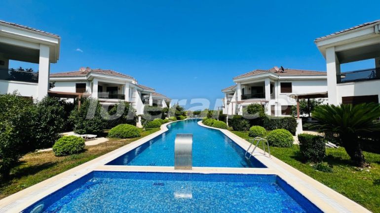 Вилла или дом в Чамьюва, Кемер с бассейном: купить недвижимость в Турции - 111206