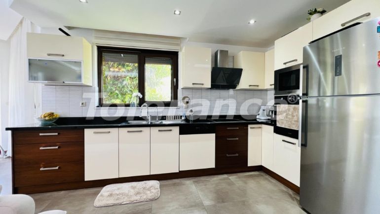 Вилла или дом в Чамьюва, Кемер с бассейном: купить недвижимость в Турции - 111208