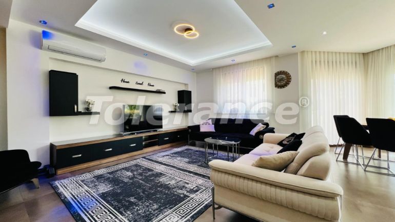 Вилла или дом в Чамьюва, Кемер с бассейном: купить недвижимость в Турции - 111210