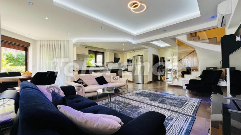 Вилла или дом в Чамьюва, Кемер с бассейном: купить недвижимость в Турции - 111211