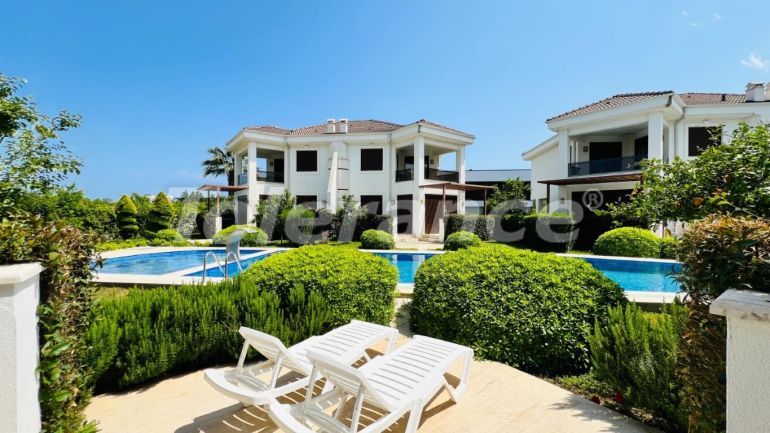 Вилла или дом в Чамьюва, Кемер с бассейном: купить недвижимость в Турции - 111222