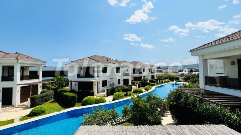 Вилла или дом в Чамьюва, Кемер с бассейном: купить недвижимость в Турции - 111224