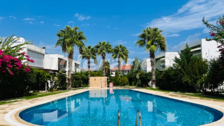 Вилла или дом в Чамьюва, Кемер с бассейном: купить недвижимость в Турции - 119368