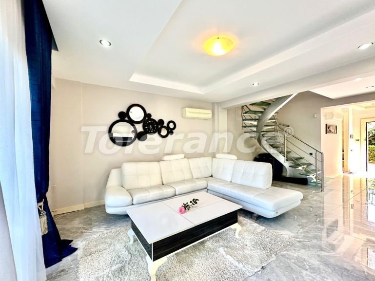 Вилла или дом в Чамьюва, Кемер с бассейном: купить недвижимость в Турции - 133199