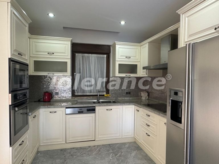 Вилла или дом в Чамьюва, Кемер с бассейном: купить недвижимость в Турции - 133207