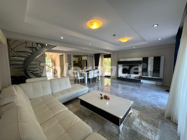 Вилла или дом в Чамьюва, Кемер с бассейном: купить недвижимость в Турции - 133209