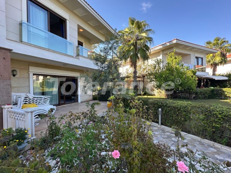 Вилла или дом в Чамьюва, Кемер с бассейном: купить недвижимость в Турции - 133210