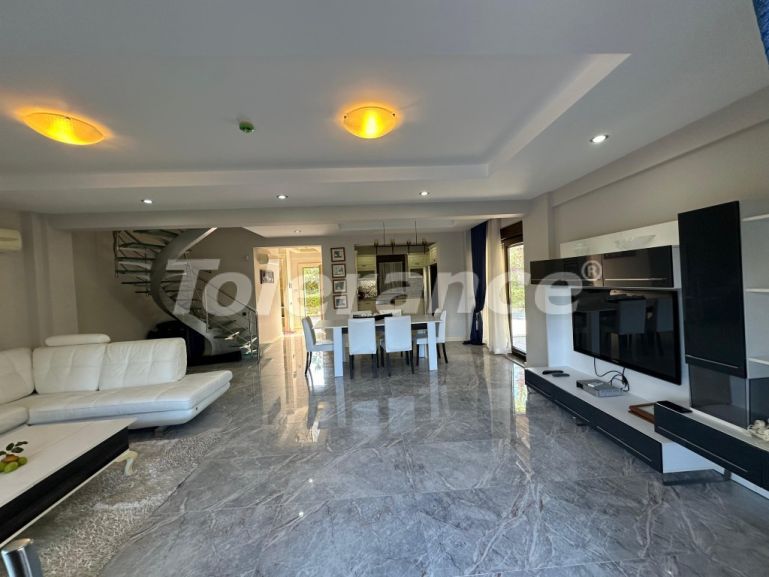 Вилла или дом в Чамьюва, Кемер с бассейном: купить недвижимость в Турции - 133218