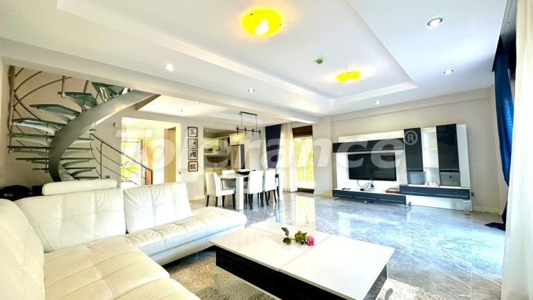 Вилла или дом в Чамьюва, Кемер с бассейном: купить недвижимость в Турции - 133227