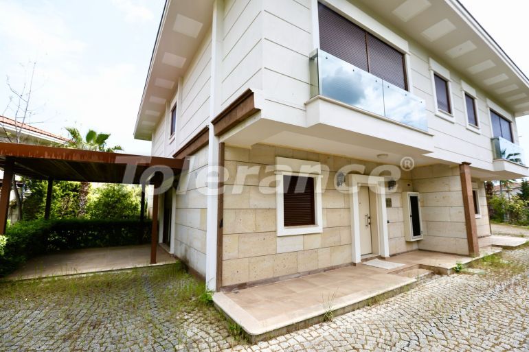 Вилла или дом в Чамьюва, Кемер с бассейном: купить недвижимость в Турции - 133237