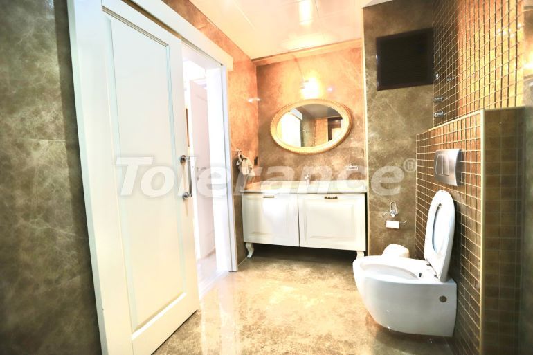 Вилла или дом в Чамьюва, Кемер с бассейном: купить недвижимость в Турции - 133240