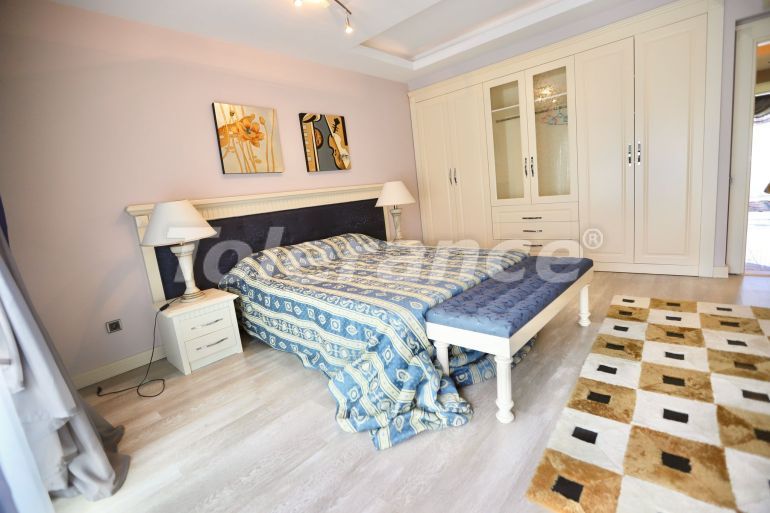 Вилла или дом в Чамьюва, Кемер с бассейном: купить недвижимость в Турции - 133243