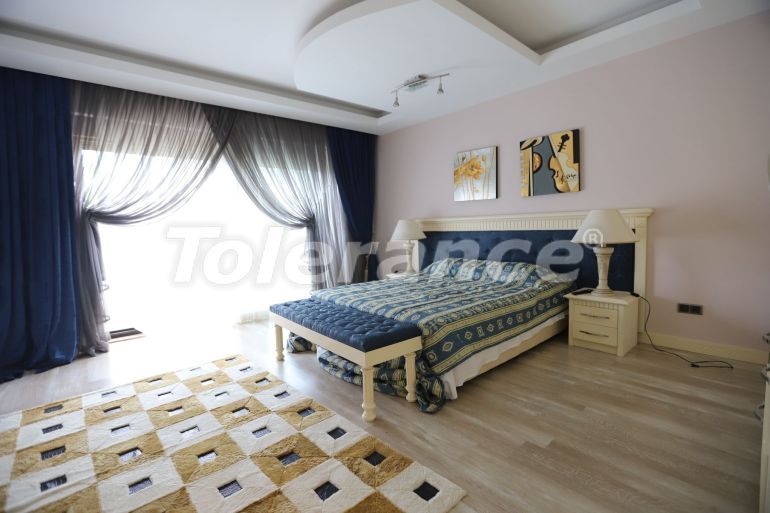 Вилла или дом в Чамьюва, Кемер с бассейном: купить недвижимость в Турции - 133245