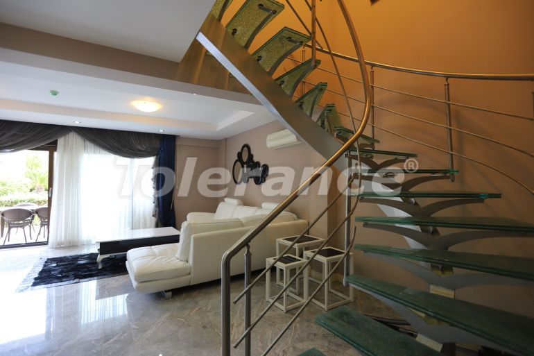 Вилла или дом в Чамьюва, Кемер с бассейном: купить недвижимость в Турции - 133248