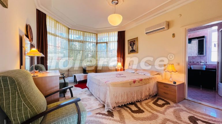 Вилла или дом в Чамьюва, Кемер с бассейном: купить недвижимость в Турции - 135710