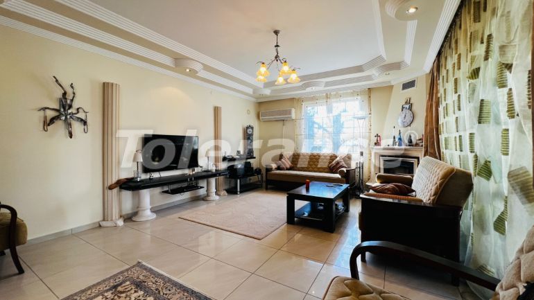 Вилла или дом в Чамьюва, Кемер с бассейном: купить недвижимость в Турции - 135711