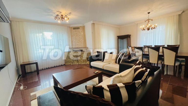 Вилла или дом в Чамьюва, Кемер с бассейном: купить недвижимость в Турции - 136265