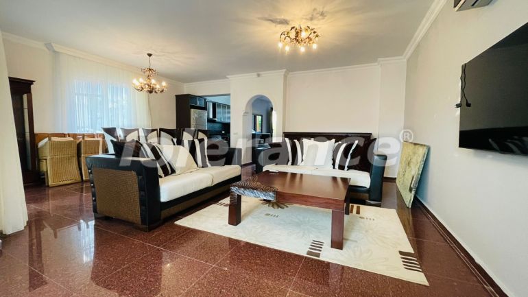 Вилла или дом в Чамьюва, Кемер с бассейном: купить недвижимость в Турции - 136268